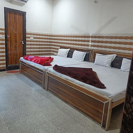 Babu Seva Hotel Govardhan Exterior photo